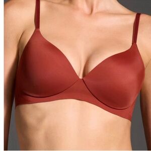 NWT Seamless 3D Precision Bra in Fired Brick Size M